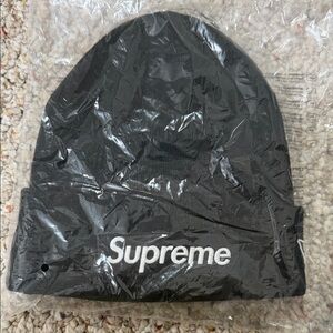 Supreme Classic Black Knit Hat